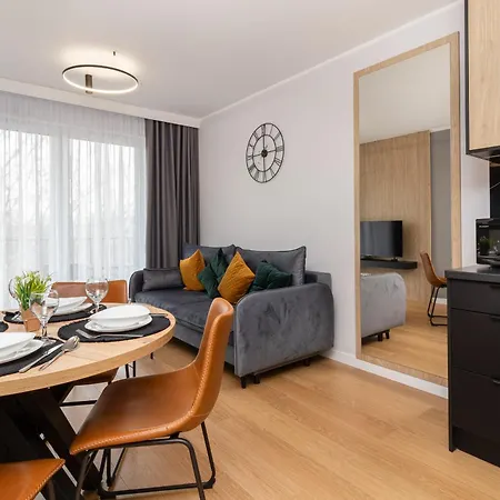 アパート Okrzei Stylish With Balcony & Parking By Renters