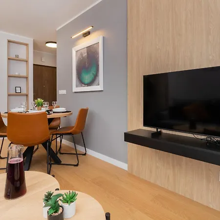Okrzei Stylish With Balcony & Parking By Renters アパート グディニャ